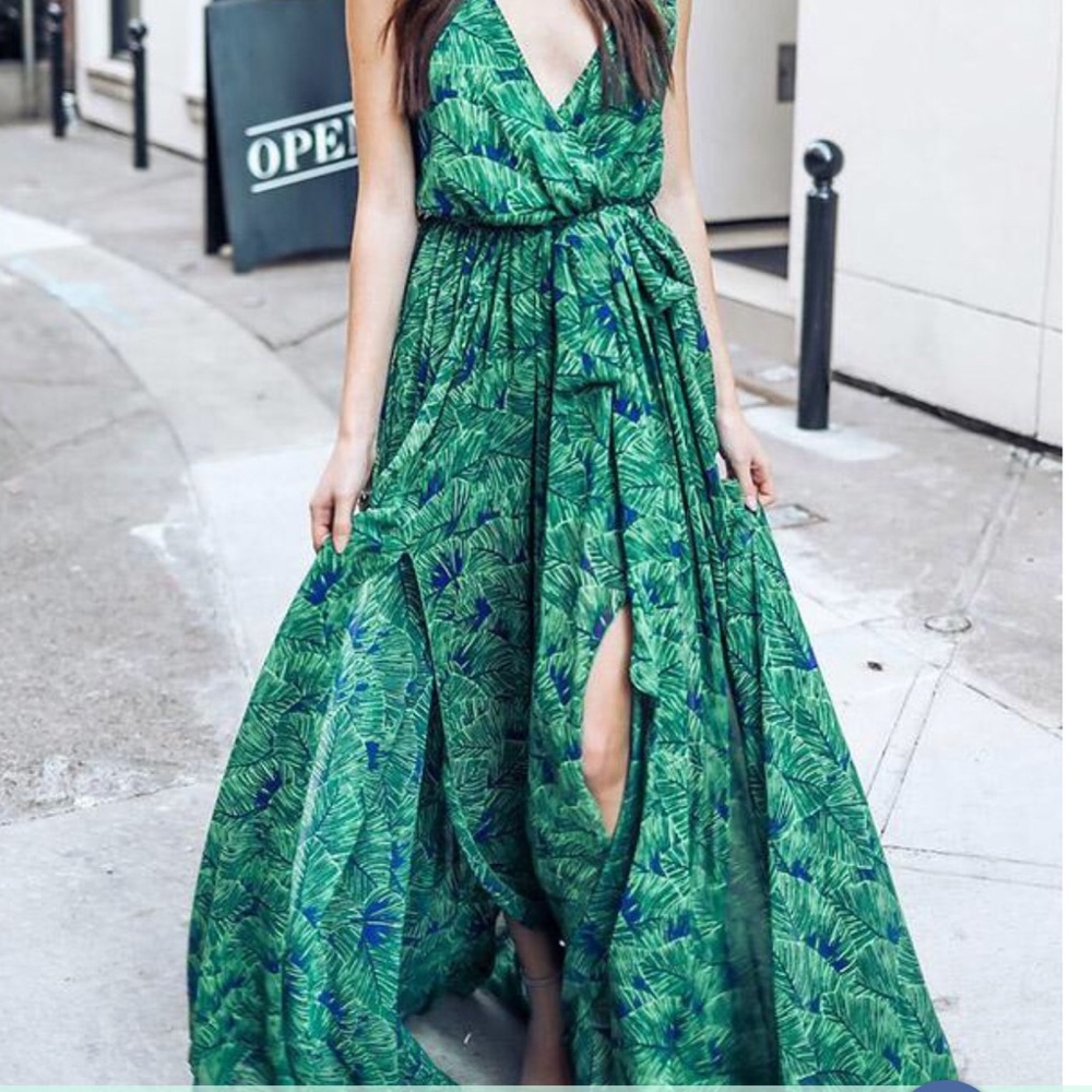 **New without tags*** Gorgeous,  flowy maxi dress